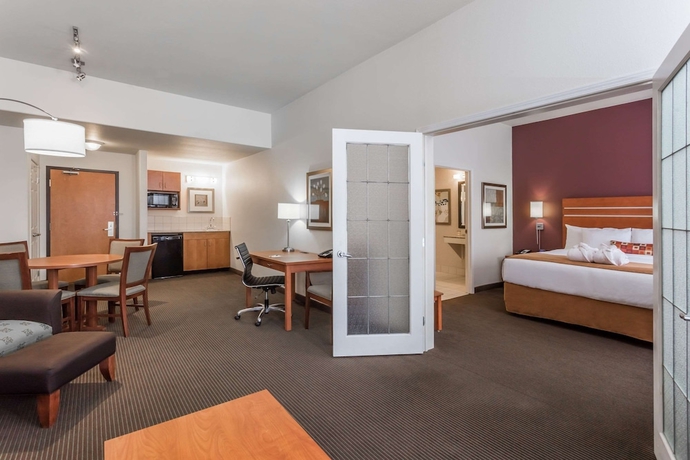 Imagen de la habitación del Hotel Wingate by Wyndham Calgary South. Foto 4
