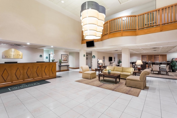 Imagen de los interiores del Hotel Wingate by Wyndham Calgary South. Foto 11