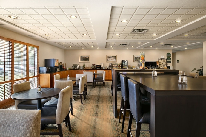 Imagen del bar/restaurante del Hotel Wingate by Wyndham Calgary South. Foto 2