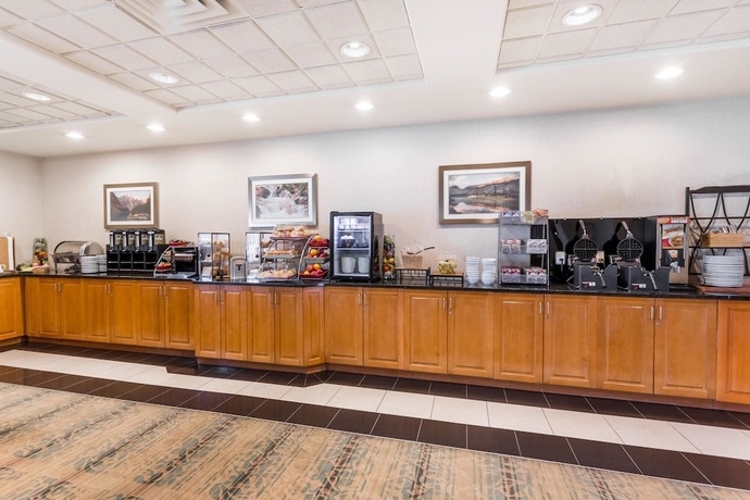 Imagen del bar/restaurante del Hotel Wingate by Wyndham Calgary South. Foto 3