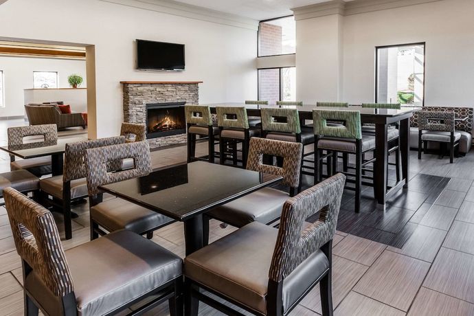 Imagen del bar/restaurante del Hotel Wingate by Wyndham Canton/Hall of Fame. Foto 2