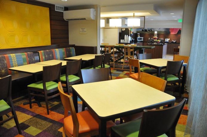 Imagen del bar/restaurante del Hotel Wingate by Wyndham Dayton North. Foto 2