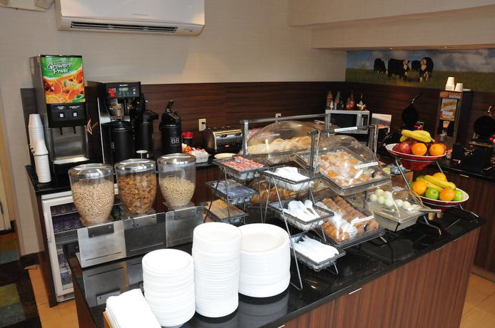 Imagen del bar/restaurante del Hotel Wingate by Wyndham Dayton North. Foto 3