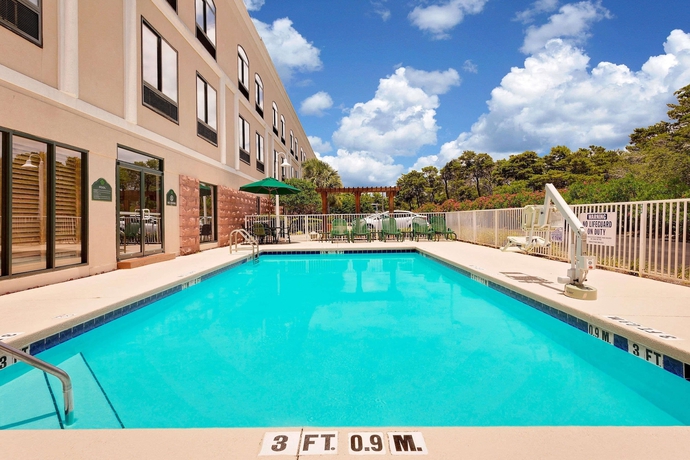 Imagen de la piscina del Hotel Wingate by Wyndham Destin. Foto 18