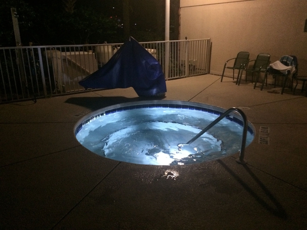 Imagen de la piscina del Hotel Wingate by Wyndham Destin. Foto 19