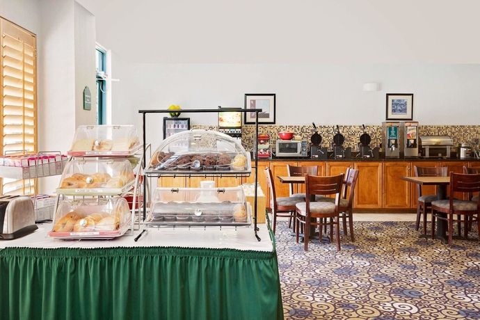 Imagen del bar/restaurante del Hotel Wingate by Wyndham Destin. Foto 2