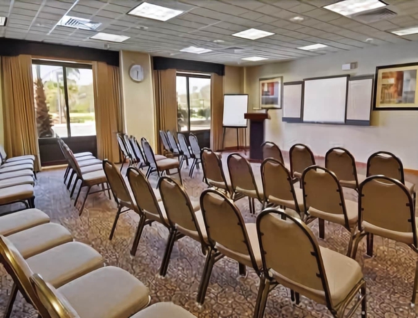 Imagen de los interiores del Hotel Wingate by Wyndham Destin. Foto 17