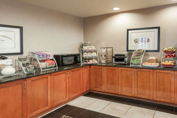 Imagen del bar/restaurante del Hotel Wingate by Wyndham Edmonton West. Foto 3