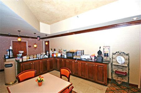 Imagen del bar/restaurante del Hotel Wingate by Wyndham Greensboro/Coliseum. Foto 5