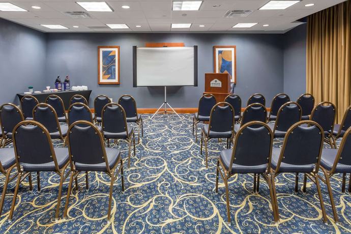 Imagen de los interiores del Hotel Wingate by Wyndham Houma La. Foto 10