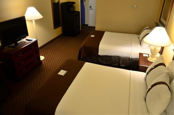 Imagen de la habitación del Hotel Wingate by Wyndham Kansas City. Foto 9