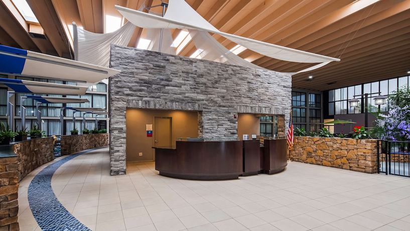 Imagen de los interiores del Hotel Wingate by Wyndham Kansas City. Foto 17
