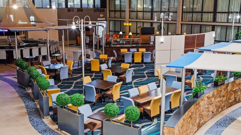 Imagen de los interiores del Hotel Wingate by Wyndham Kansas City. Foto 18