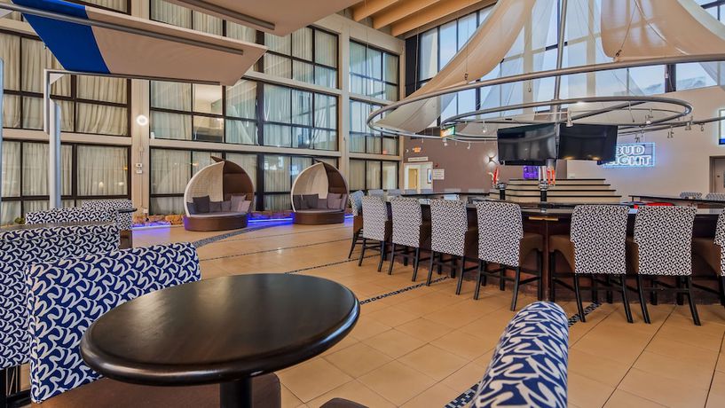 Imagen de los interiores del Hotel Wingate by Wyndham Kansas City. Foto 19