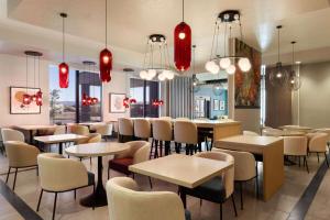 Imagen del bar/restaurante del Hotel Wingate by Wyndham Kingman. Foto 6