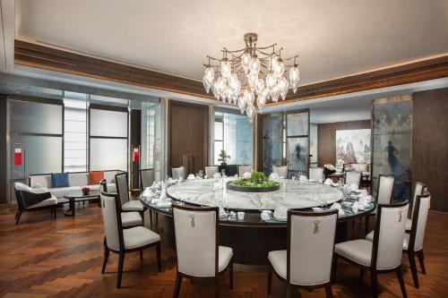 Imagen del bar/restaurante del Hotel Wingate by Wyndham Kunming Airport. Foto 4