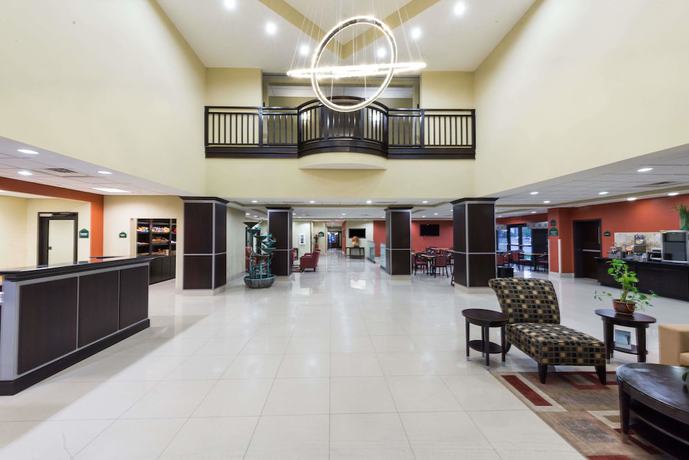 Imagen de los interiores del Hotel Wingate by Wyndham Lake Charles Casino Area. Foto 18
