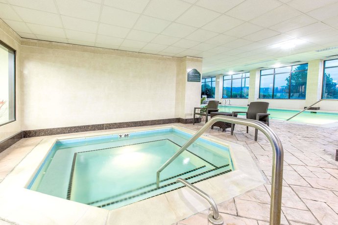 Imagen de la piscina del Hotel Wingate by Wyndham Lexington. Foto 10