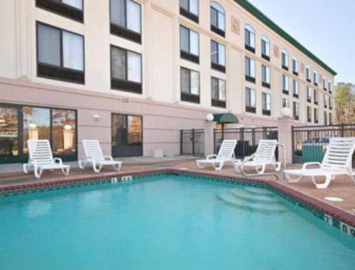 Imagen de la piscina del Hotel Wingate by Wyndham Little Rock. Foto 9