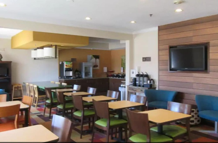 Imagen del bar/restaurante del Hotel Wingate by Wyndham Marion. Foto 1