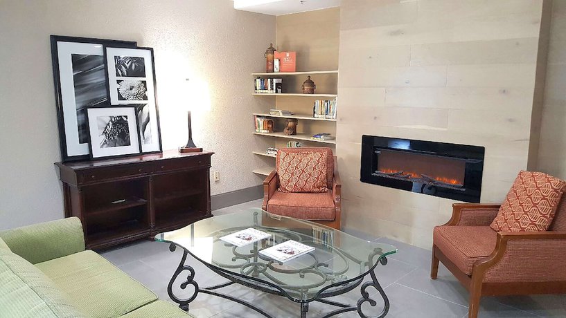 Imagen de los interiores del Hotel Wingate by Wyndham Matthews/Charlotte. Foto 14