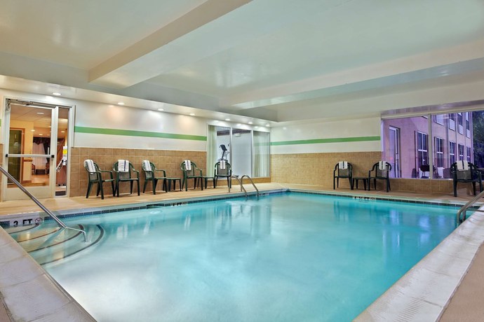 Imagen de la piscina del Hotel Wingate by Wyndham Matthews/Charlotte. Foto 20