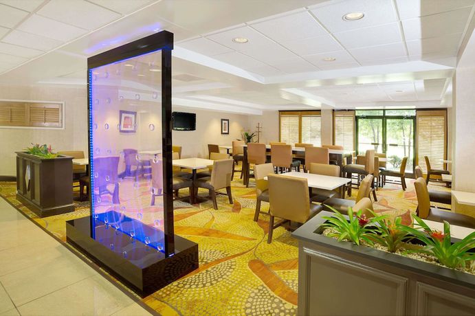 Imagen de los interiores del Hotel Wingate by Wyndham Raleigh Durham / Airport. Foto 19