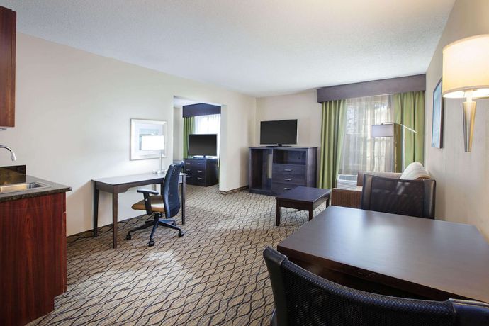Imagen de la habitación del Hotel Wingate by Wyndham Roseville/Detroit. Foto 8