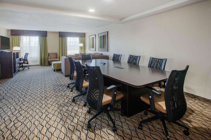 Imagen de la habitación del Hotel Wingate by Wyndham Roseville/Detroit. Foto 14