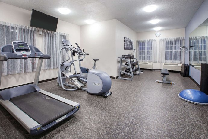 Imagen de los interiores del Hotel Wingate by Wyndham Roseville/Detroit. Foto 16