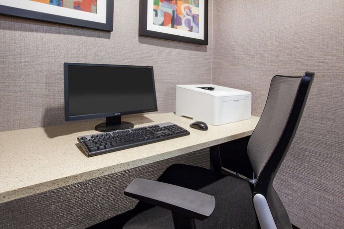 Imagen de los interiores del Hotel Wingate by Wyndham Roseville/Detroit. Foto 19
