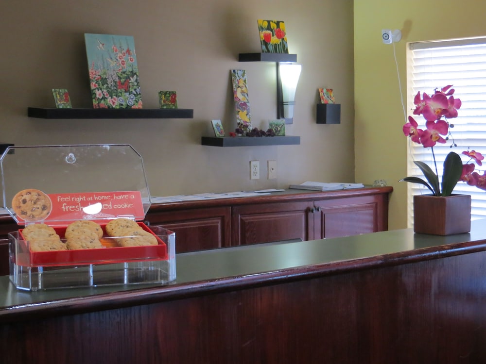 Imagen de los interiores del Hotel Wingate by Wyndham Savannah Gateway. Foto 17