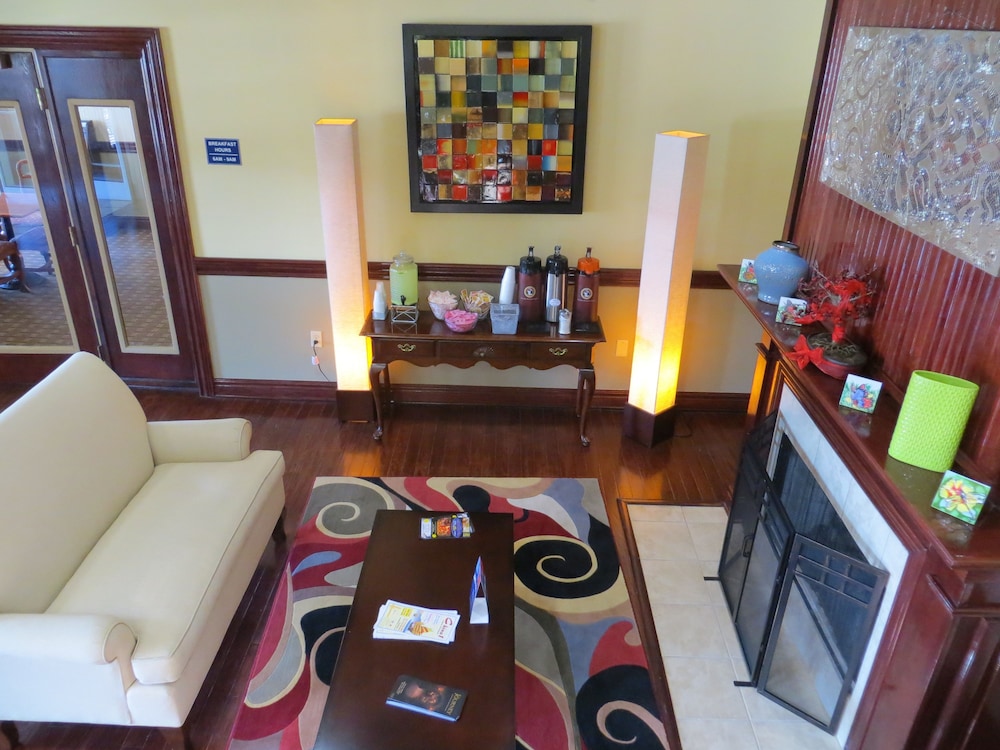 Imagen de los interiores del Hotel Wingate by Wyndham Savannah Gateway. Foto 18