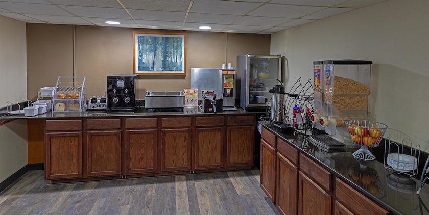 Imagen del bar/restaurante del Hotel Wingate by Wyndham Somerset. Foto 1