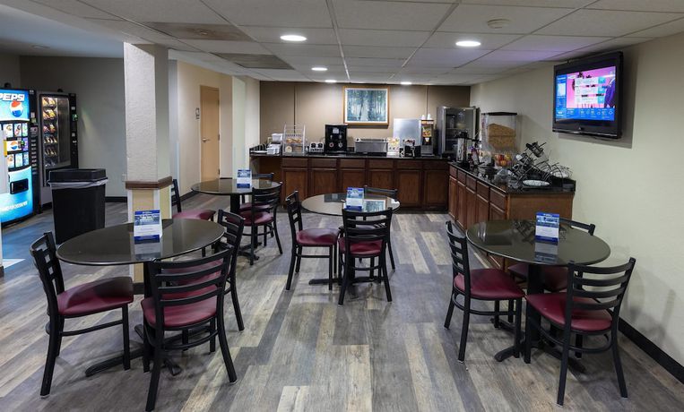 Imagen del bar/restaurante del Hotel Wingate by Wyndham Somerset. Foto 2