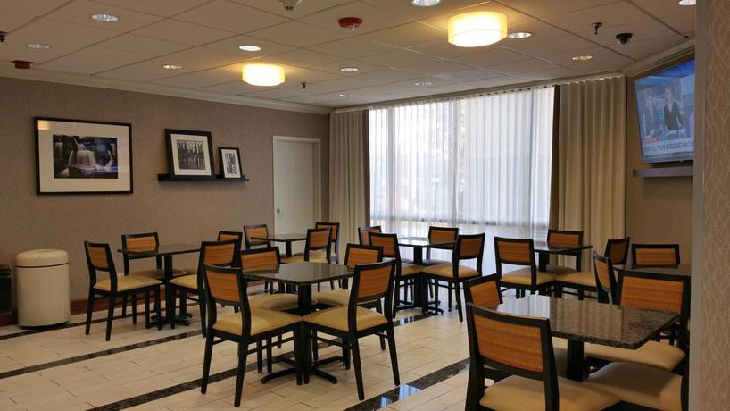 Imagen del bar/restaurante del Hotel Wingate by Wyndham Springfield. Foto 5