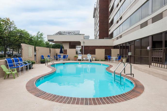 Imagen de la piscina del Hotel Wingate by Wyndham Springfield. Foto 14