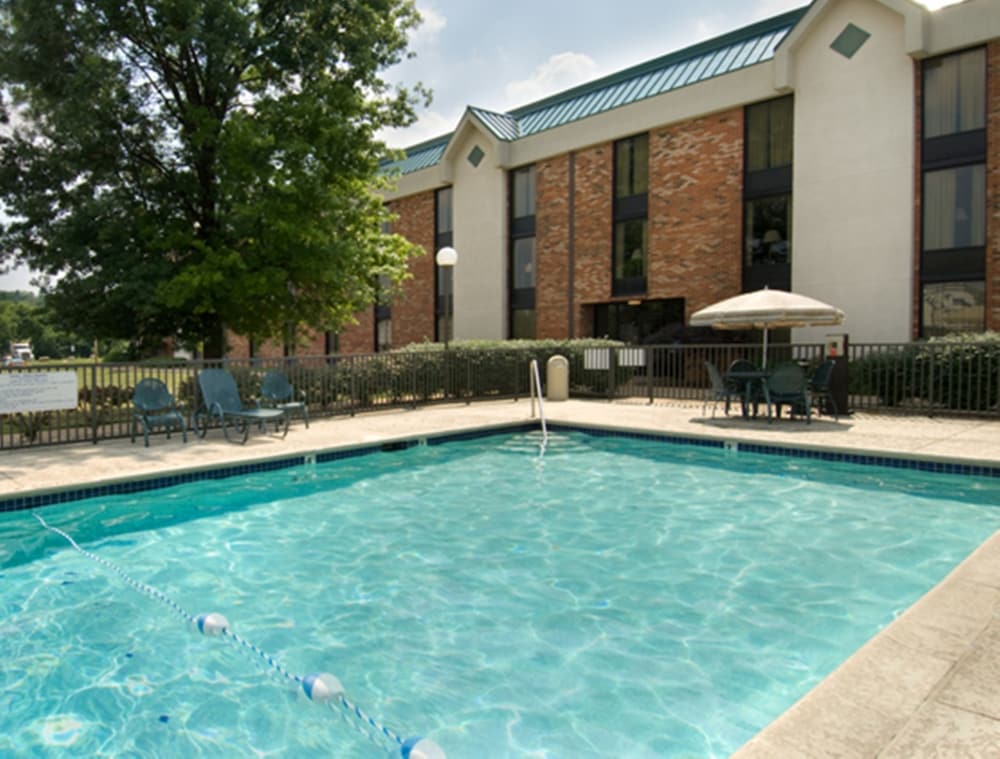 Imagen de la piscina del Hotel Wingate by Wyndham St. Louis/Fenton Route 66. Foto 18