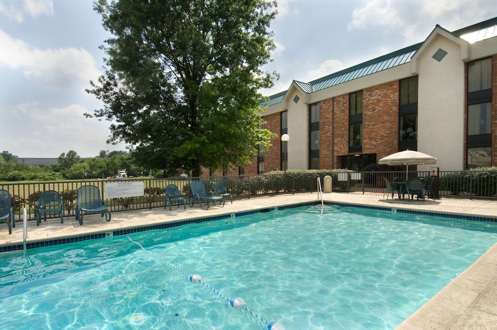 Imagen de la piscina del Hotel Wingate by Wyndham St. Louis/Fenton Route 66. Foto 19