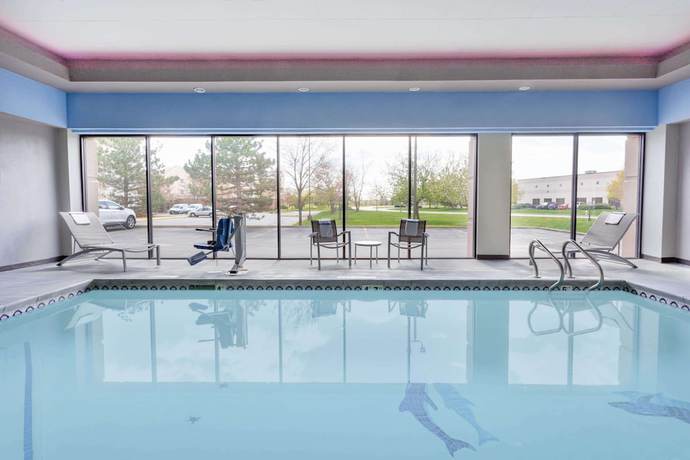 Imagen de la piscina del Hotel Wingate by Wyndham Tinley Park. Foto 20