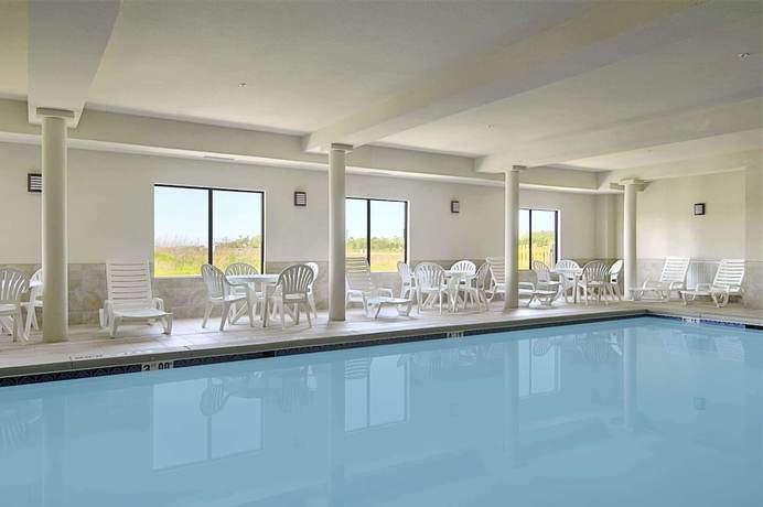 Imagen de la piscina del Hotel Wingate by Wyndham Warner Robins. Foto 20