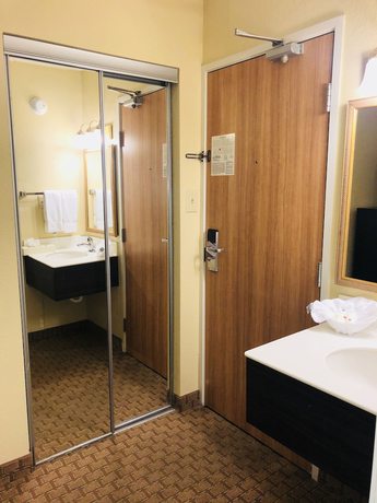 Imagen de la habitación del Hotel Wingate by Wyndham Wichita Airport. Foto 8