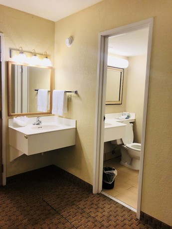 Imagen de la habitación del Hotel Wingate by Wyndham Wichita Airport. Foto 9