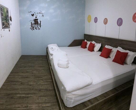 Imagen de la habitación del Hotel Winggarden Murals House. Foto 18
