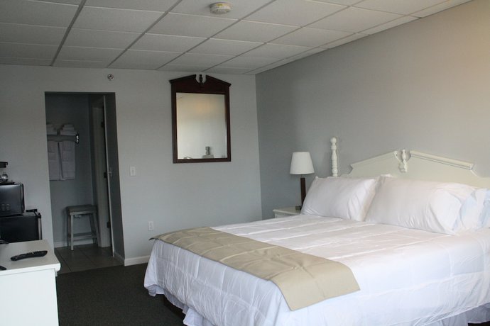 Imagen de la habitación del Hotel Winnisquam Lake Inn. Foto 7