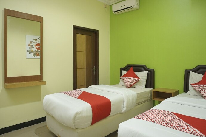 Imagen de la habitación del Hotel Winotosastro Garden. Foto 7