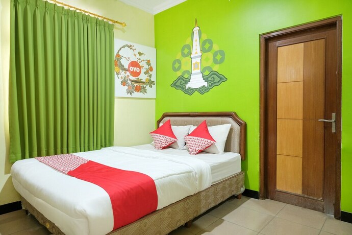 Imagen de la habitación del Hotel Winotosastro Garden. Foto 8