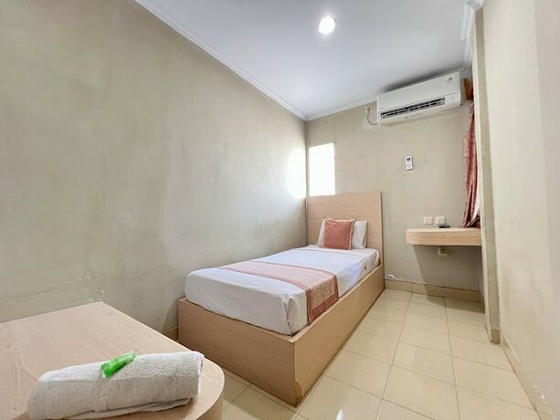 Imagen de la habitación del Hotel Winotosastro by Athelu. Foto 9