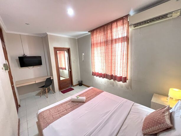 Imagen de la habitación del Hotel Winotosastro by Athelu. Foto 10