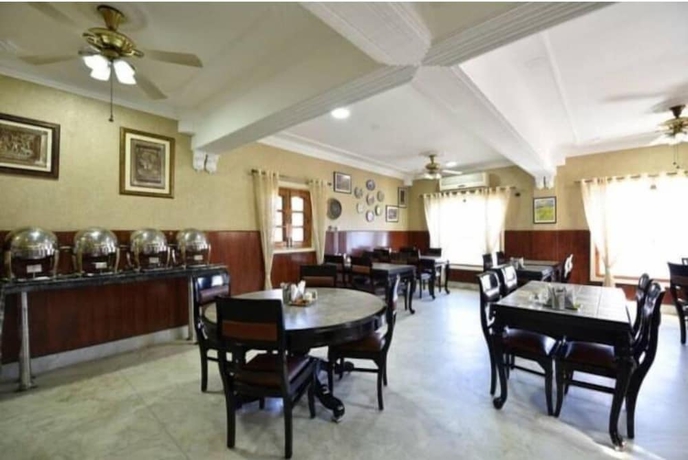 Imagen del bar/restaurante del Hotel Winsum Hill Solan. Foto 1